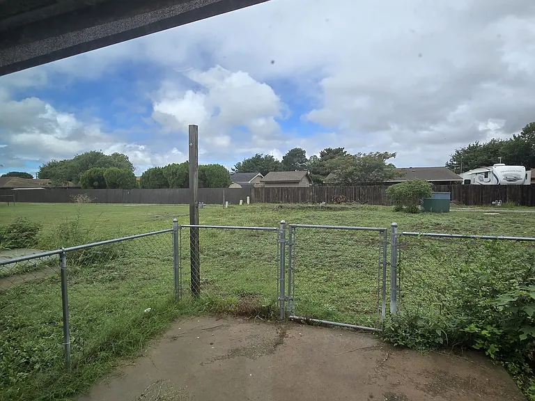 909 S Park St — Photo 18