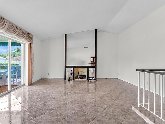 5th image of 121 W Cypress Road
