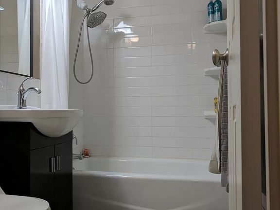4th image of 1 Wall St APT 6D