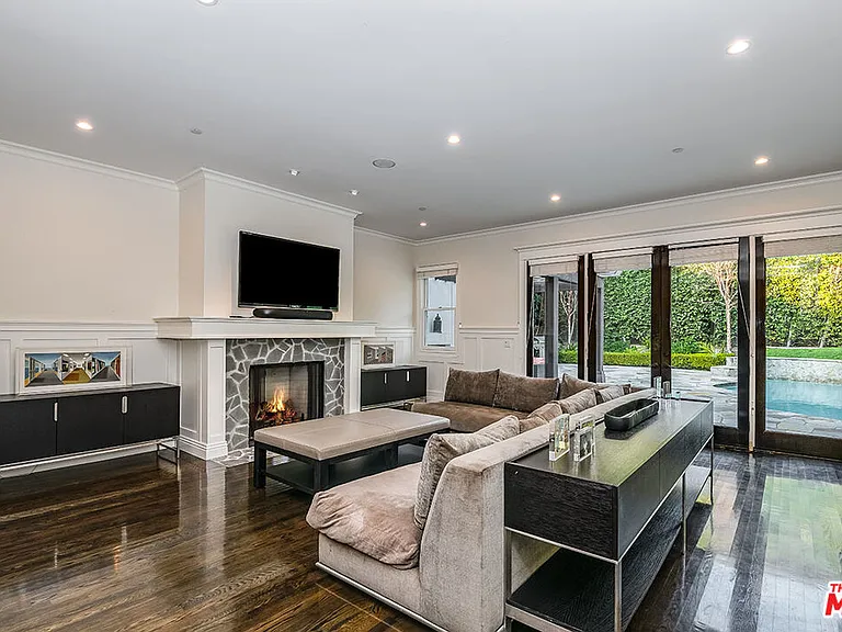 10161 Valley Spring Ln — Photo 13