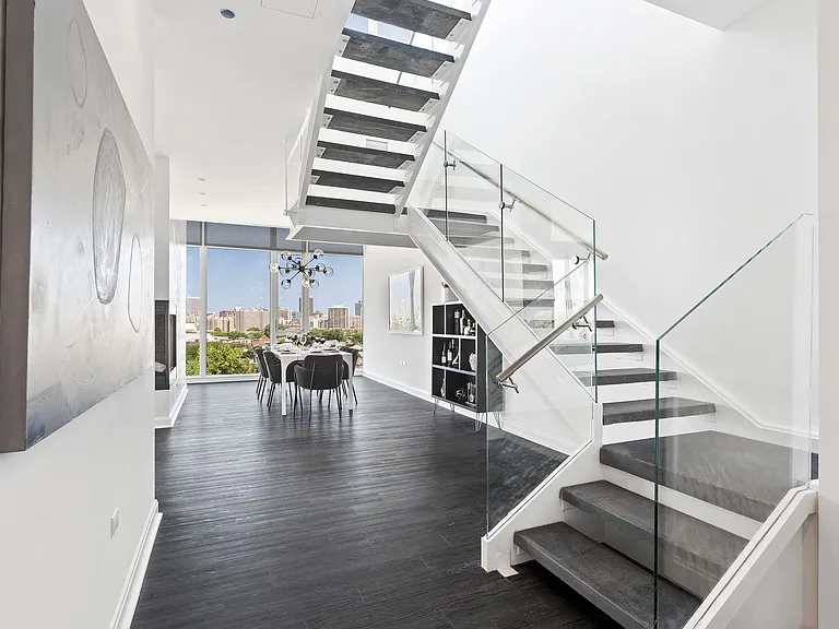 Elevate Lincoln Park — Photo 21