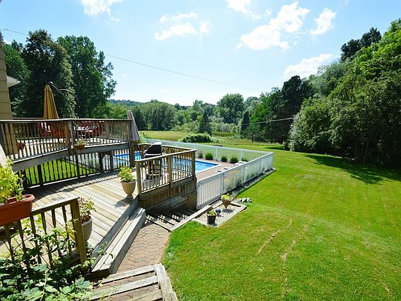 5th image of 35 Wincanton Dr