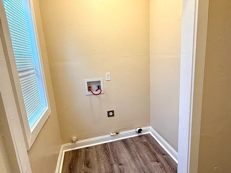 930 E Channel St — Photo 9
