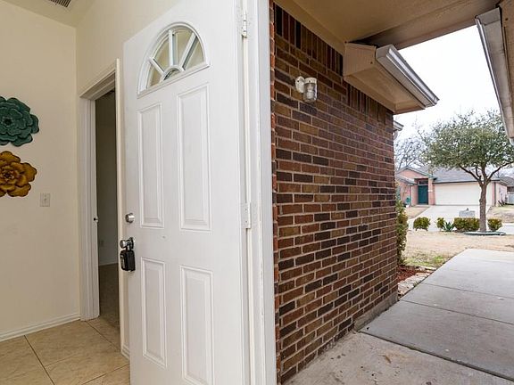3rd image of 1003 Lindsey St