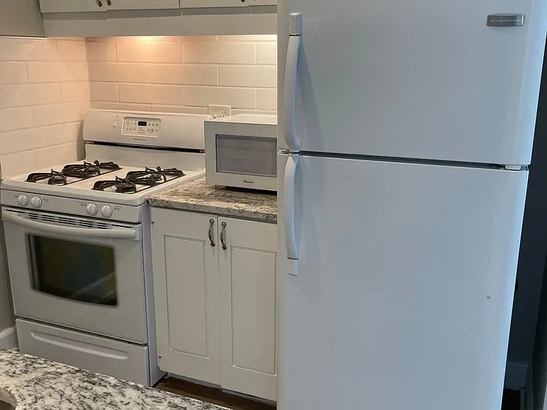 715 N East St — Photo 5
