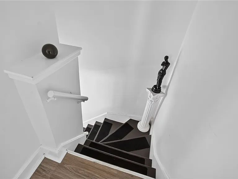 476 Providence St — Photo 39