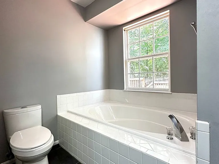 8 Scarborough Ct — Photo 14
