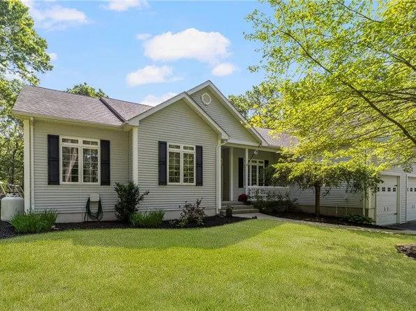 46 Peck Hill Rd, Scituate, RI 02857