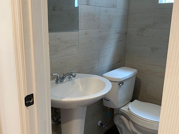 3rd image of 1810 Grayson St #12
