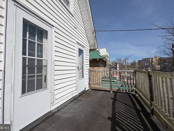 3rd image of 705 Collings Ave