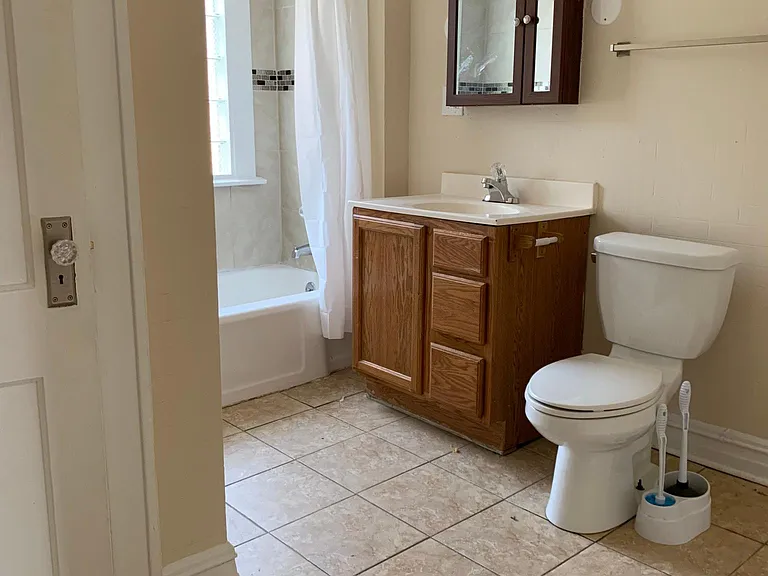 516 Douglas Ave — Photo 4