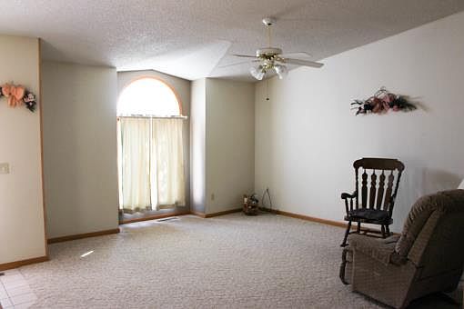 2nd image of 601 Sarah St