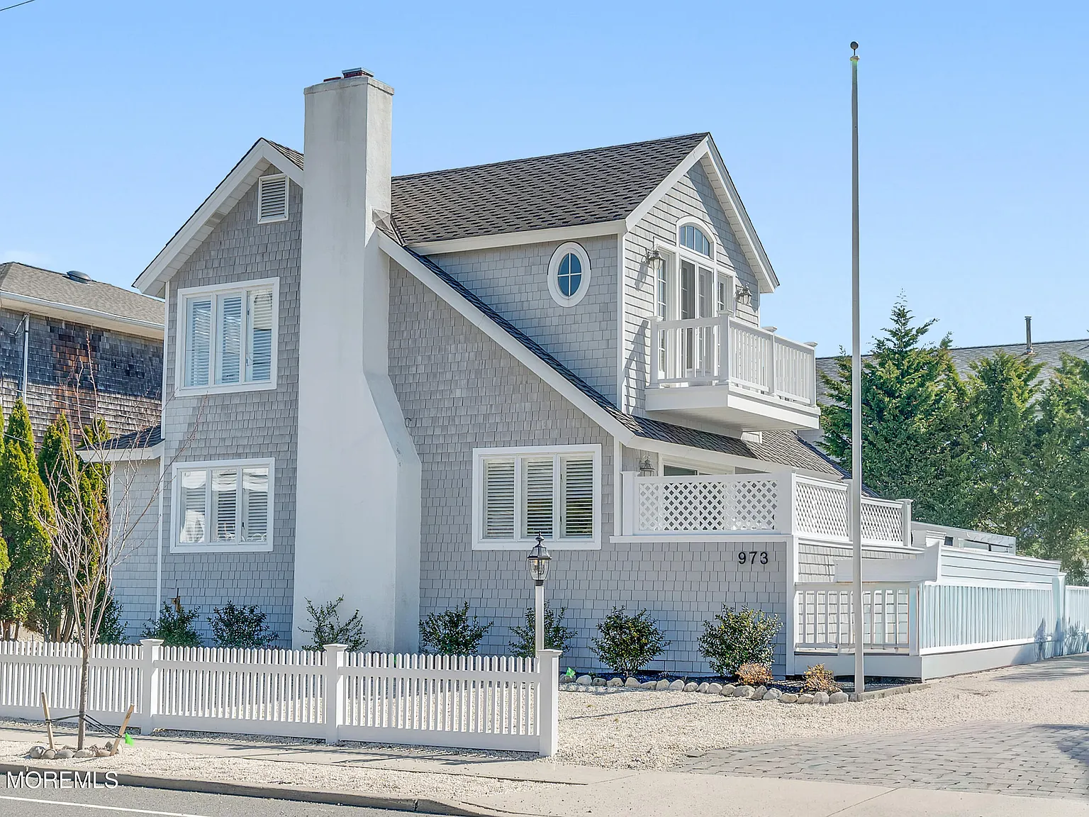 3 bed, $8,900 — Photo 1