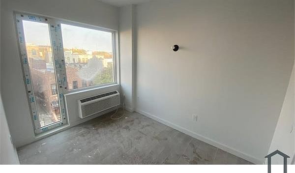 2nd image of 2103 Union St #4I