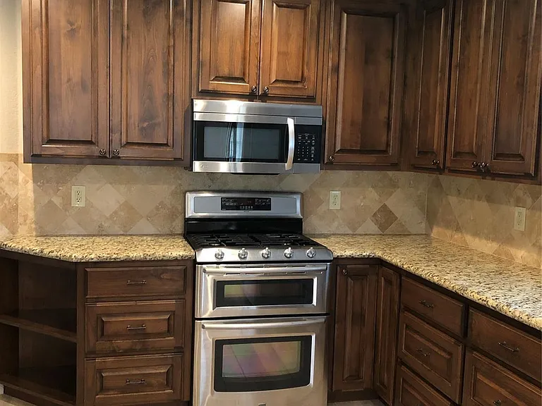 126 Coral Ct — Photo 6