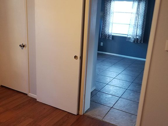 4th image of 4725 Dartmouth Ave N #R
