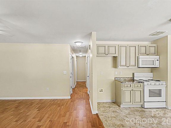 5th image of 318 Pryor St