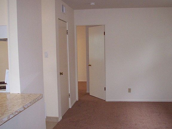 4th image of 1140 Elm Dr APT 2