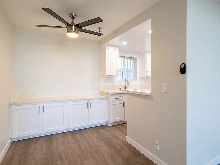 110 S Sweetzer Ave — Photo 32