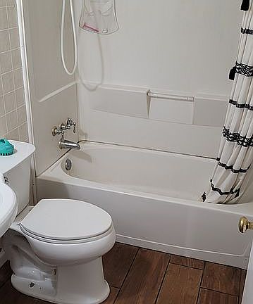 5th image of 1607 Deer Park Way