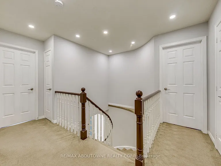 1124 Notley Cres — Photo 34