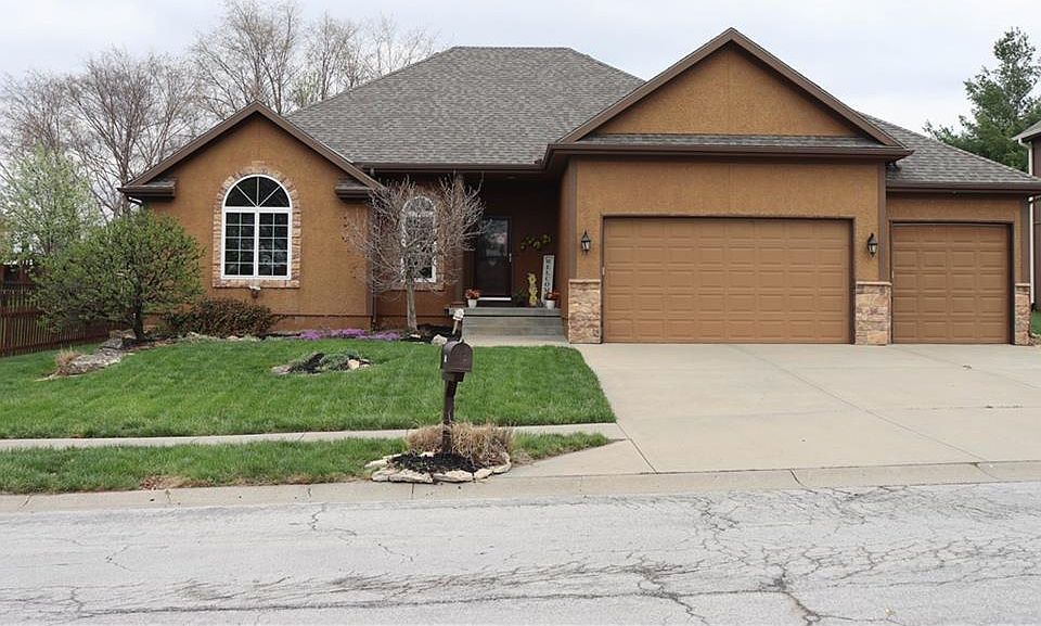 1st image of 915 Englewood Dr