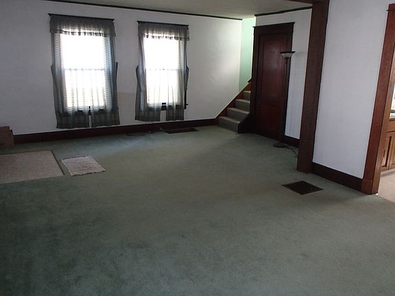 5th image of 315 W 7th St