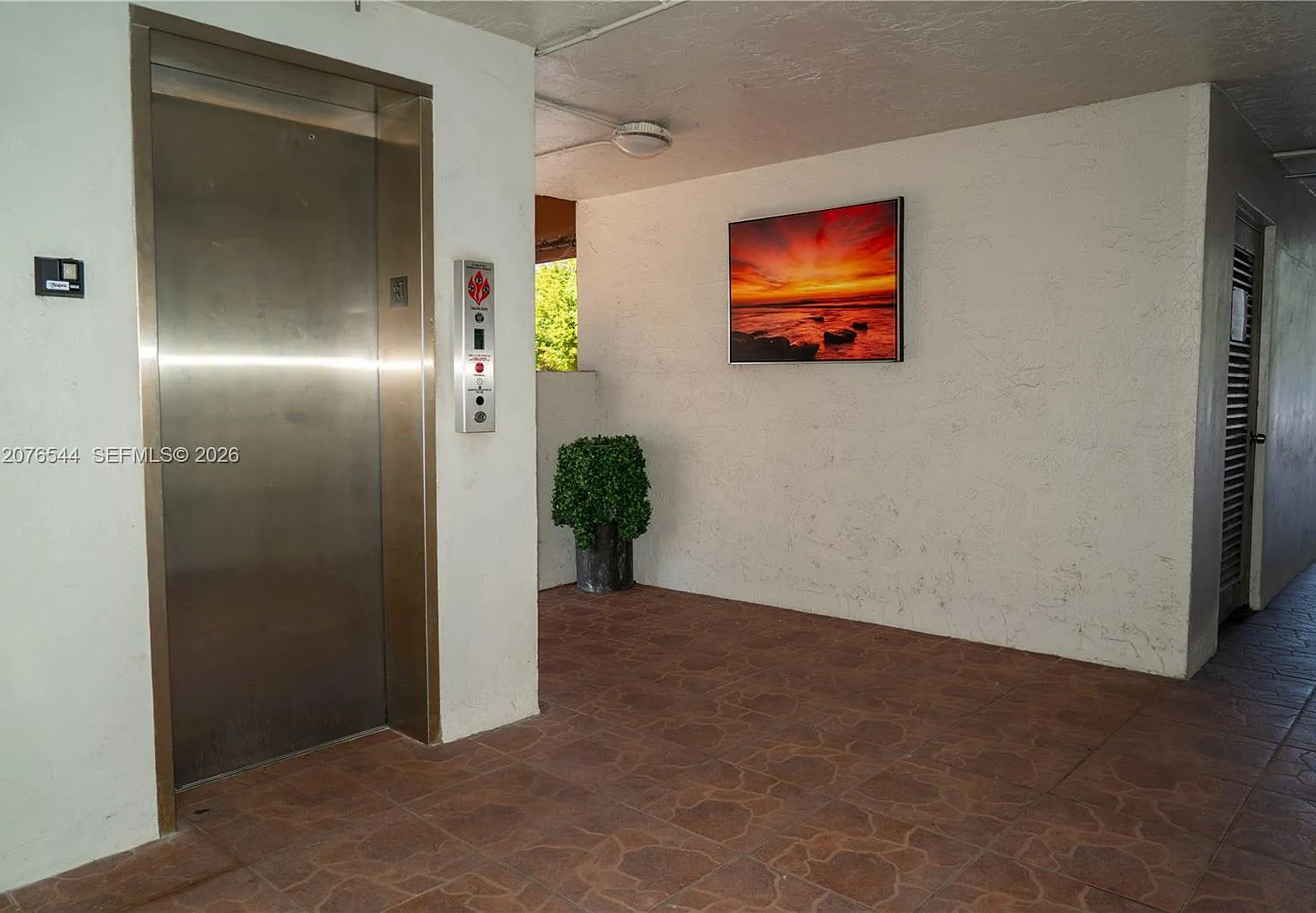 Sandalwood Condo Apts — Photo 1