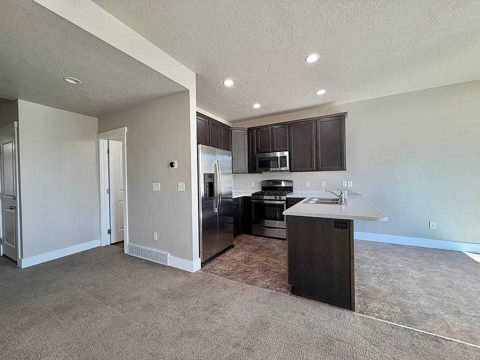 3179 W Prairie Grass Dr