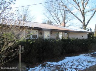 31 Evans Rd, Ballston Lake, NY 12019