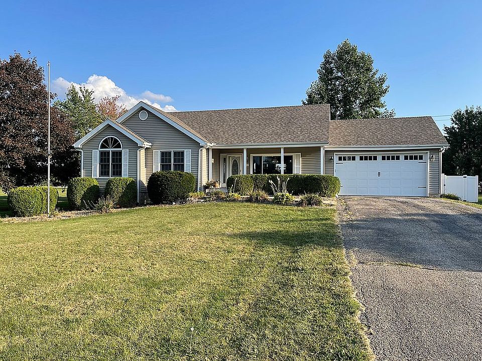 1st image of 340 Whispering Oaks Dr