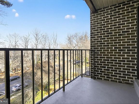 5th image of 4400 Island Pl APT 302