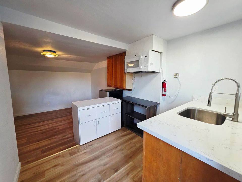 2nd image of 628 Sybil Ave #B