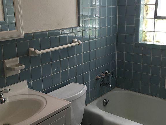 5th image of 8307 Elmore Ave