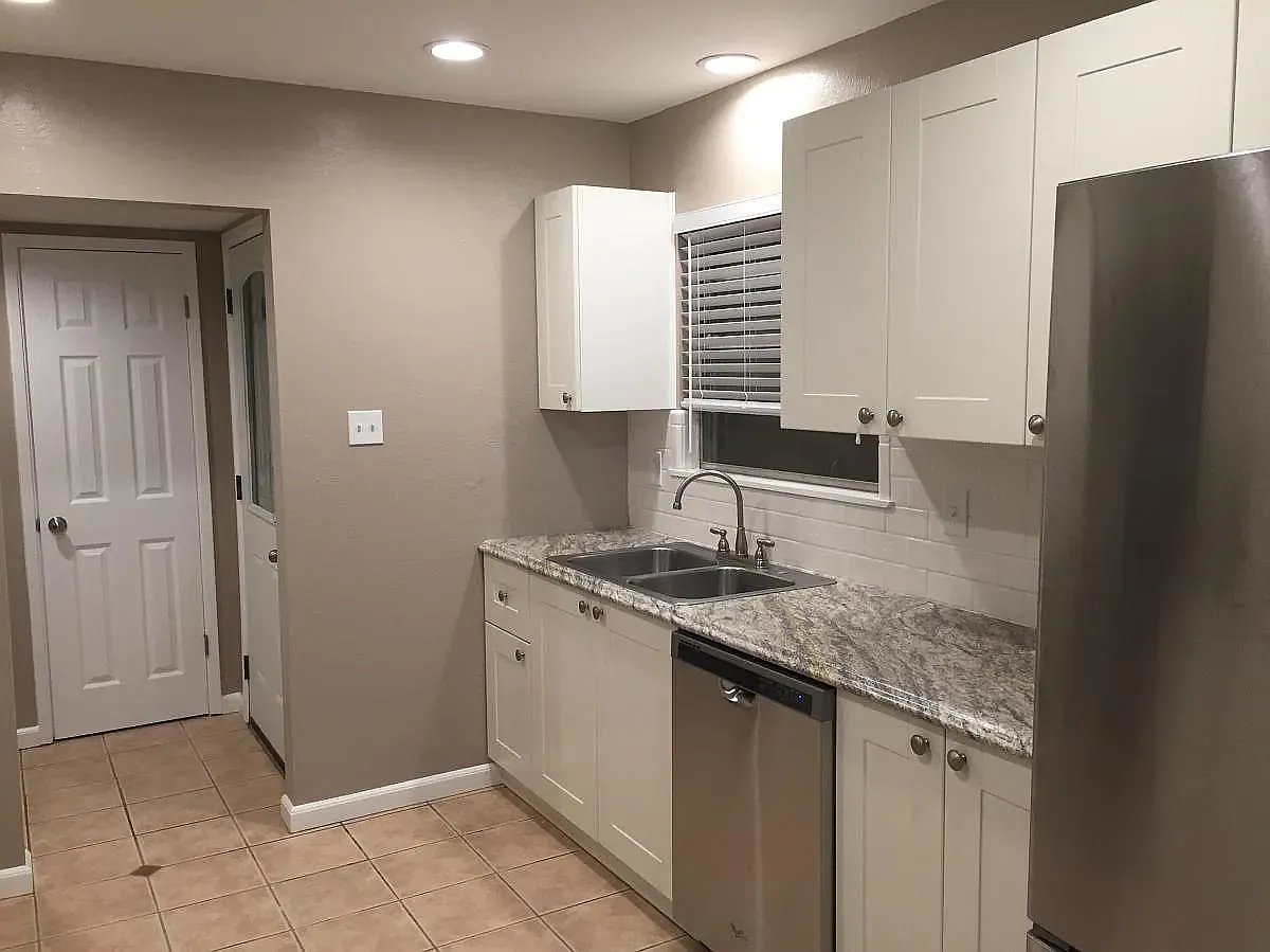 Twin Diamond Rd, Roswell — Photo 1