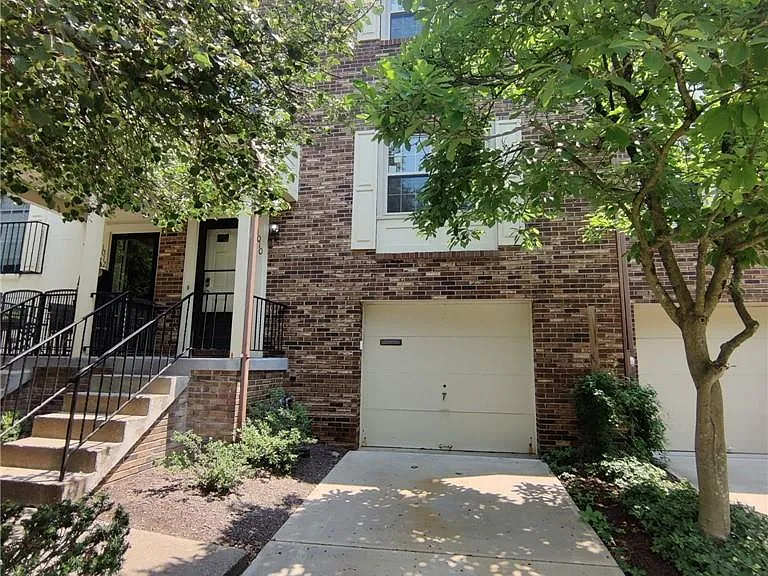 1010 River Oaks Dr — Photo 1