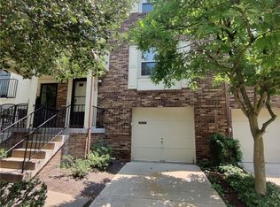 1010 River Oaks Dr, Pittsburgh, PA 15215