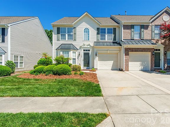2nd image of 130 Autumn Falls Dr