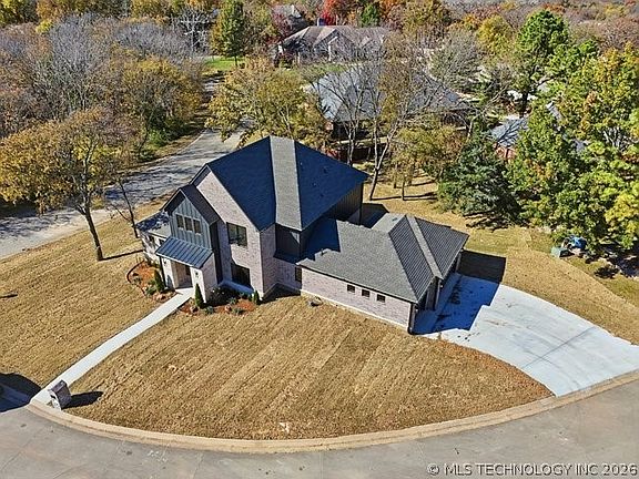5th image of 1937 S Surrey Ct