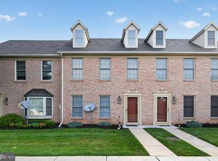 137 Point Ridge Dr #J, York, PA 17402