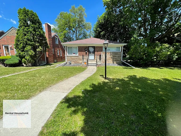 15663 Carlisle St — Photo 2