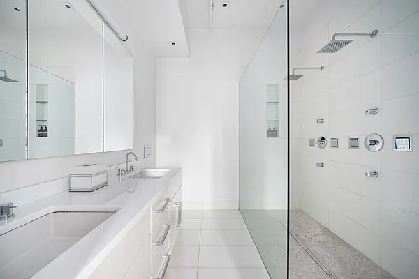 Rented by Park Property Advisors | media 9