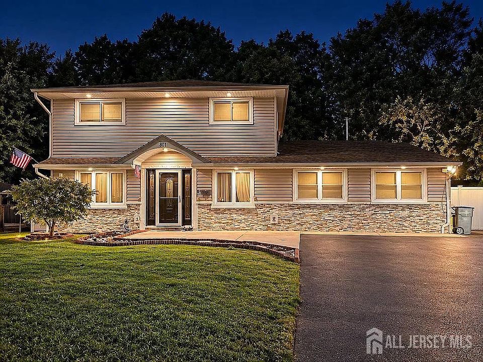 1st image of 80 Stillwell Rd