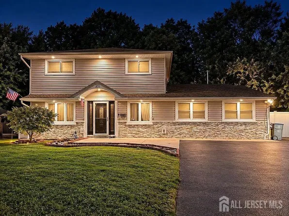80 Stillwell Rd, Kendall Park, NJ 08824