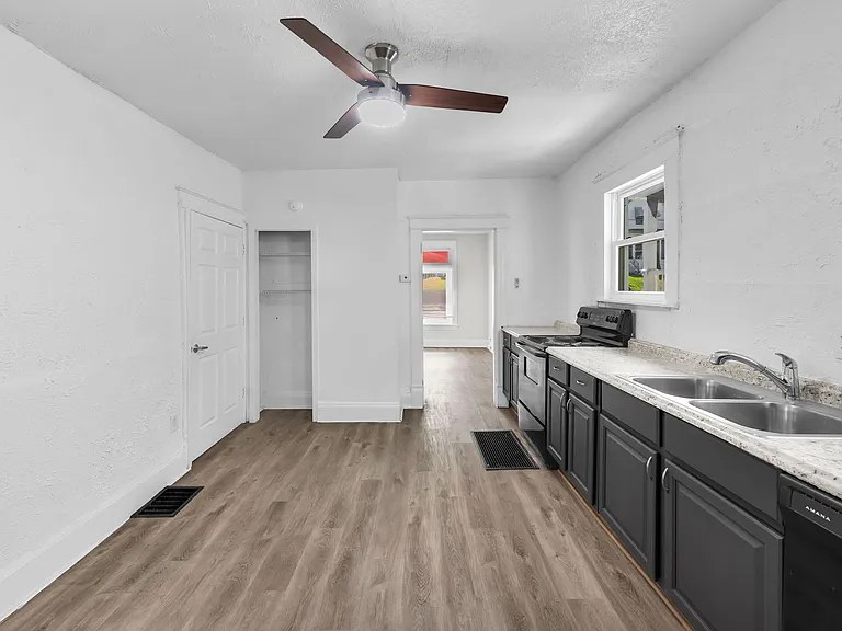 3955 Trevor Ave — Photo 8