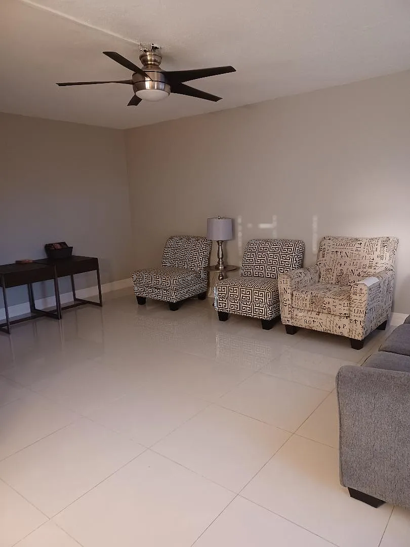 2 bed, 1.5 bath, 915 sqft, $1,800 — Photo 1