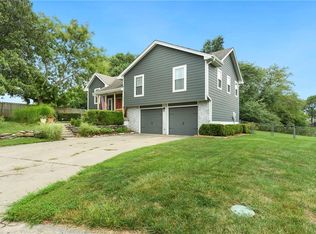 906 Fairview Cir, Pleasant Hill, MO 64080