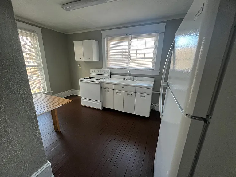 500 Straley Ave #4 — Photo 5