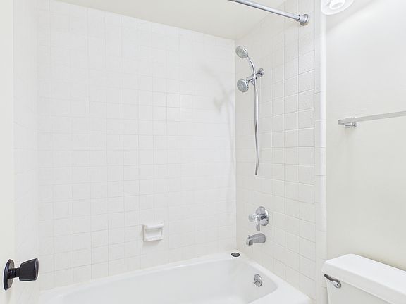 4th image of 500 Glenwood Cir APT 134