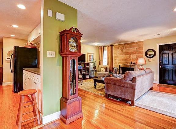 3rd image of 9655 University Blvd